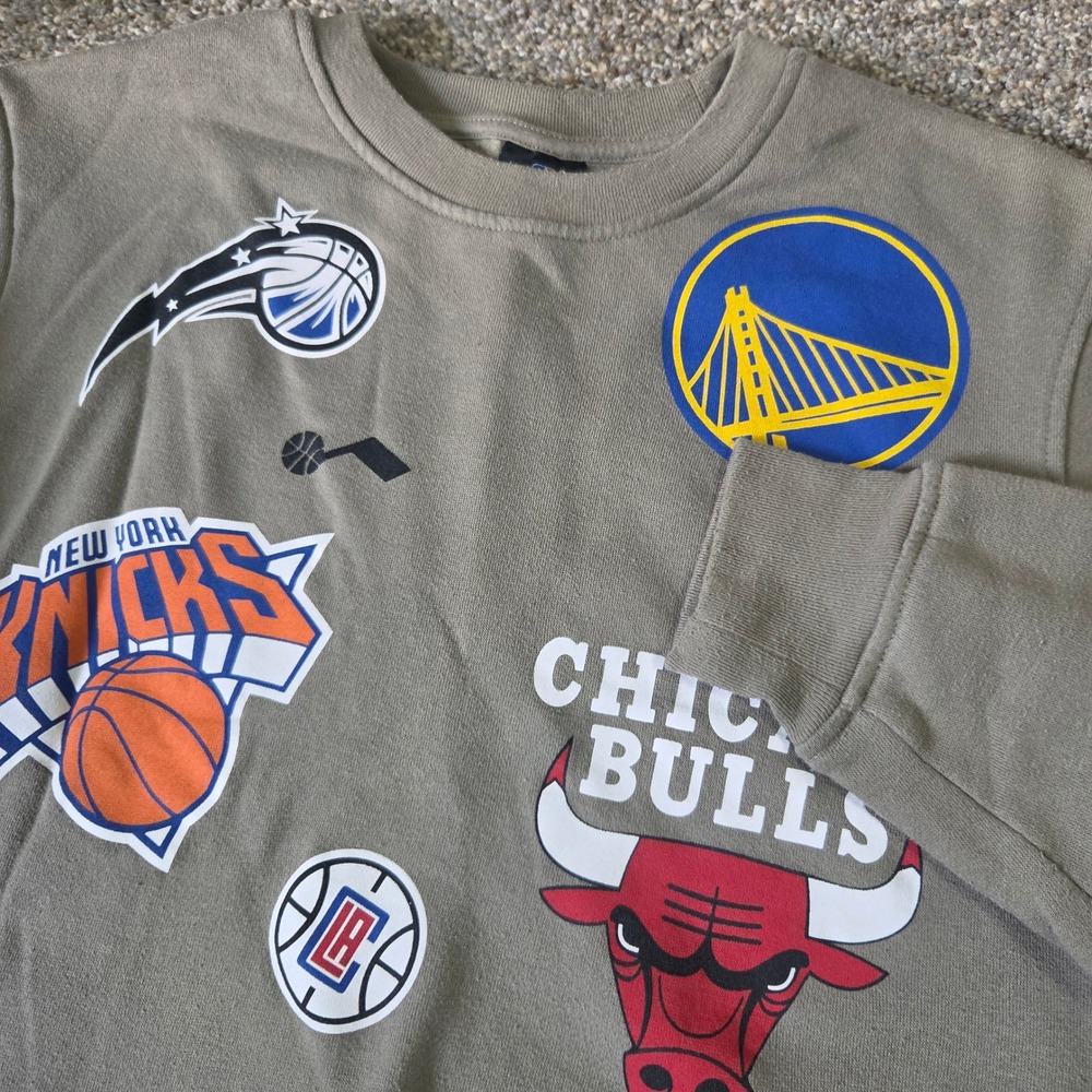 NBA All Over Print Crewneck Sweatshirt Mens Small Olive Green Multi Team Logo